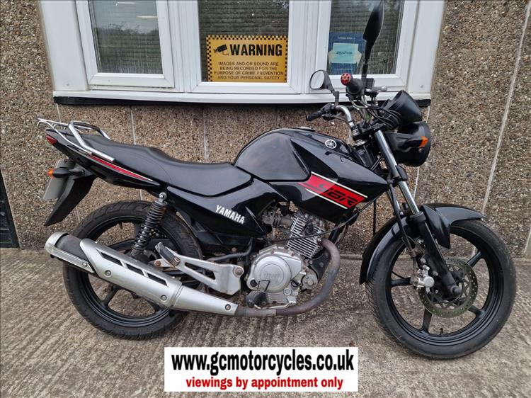 YAMAHA YBR125 